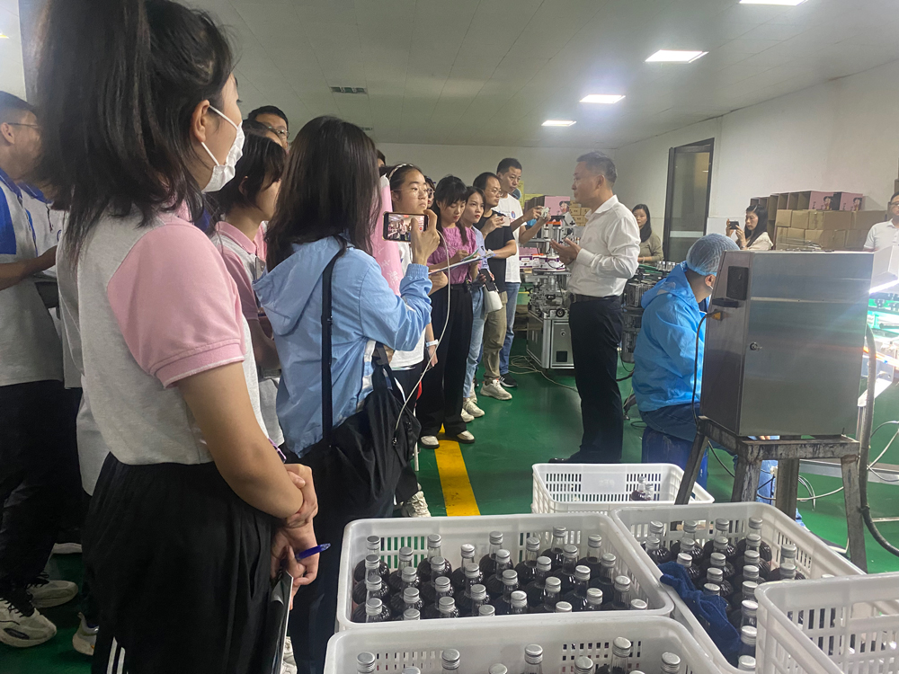 合肥第四十六中學參觀宅男视频在线观看果酒生產基地